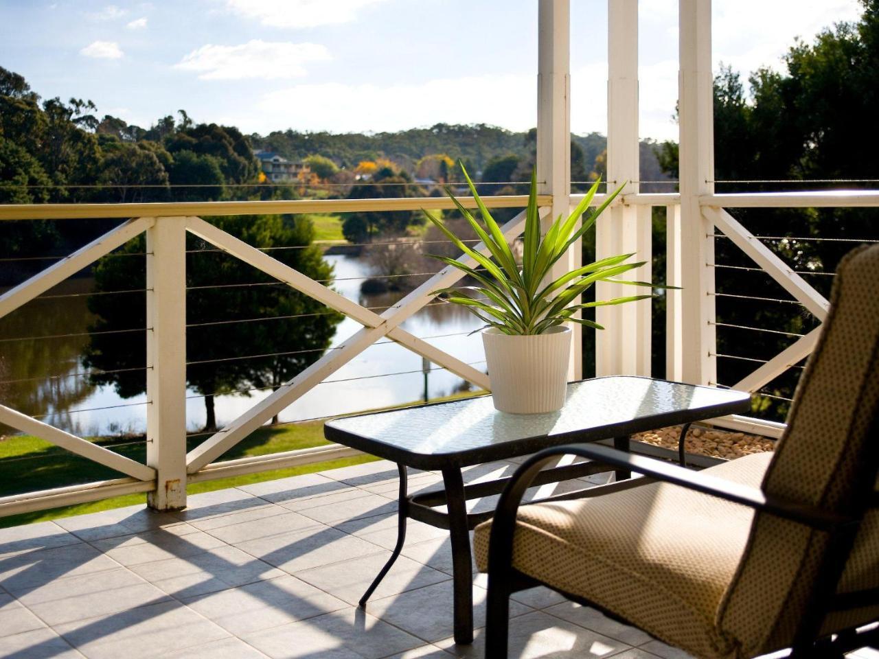 Lakeside Suites 1 Дейлсфорд Экстерьер фото