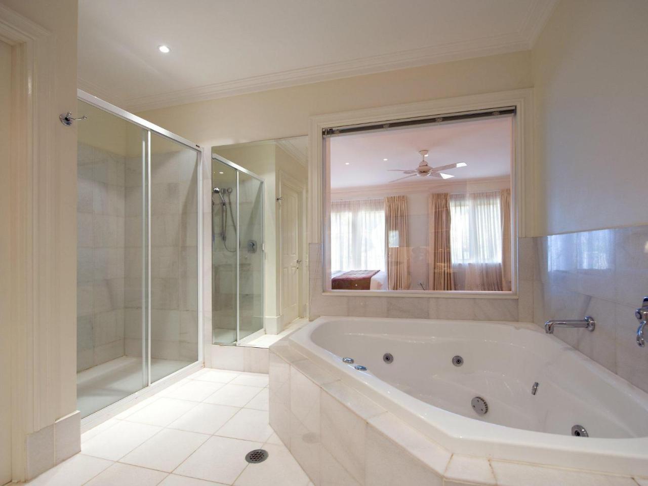 Lakeside Suites 1 Дейлсфорд Экстерьер фото